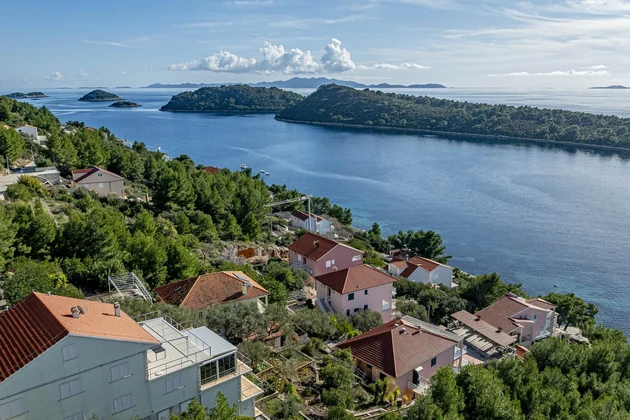Haus mit 5 Wohnungen in Vela Luka auf Korčula zu verkaufen in Kroatien