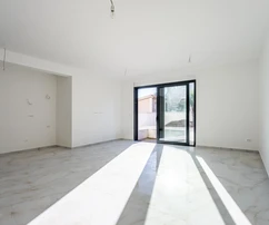 Čiovo, Okrug Gornji, apartamento de dos dormitorios en la planta baja con jardín y piscina privada