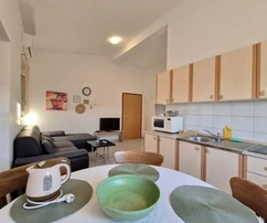 Vir, a 100 m dal mare - casa con 4 appartamenti e vista mare