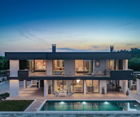 Designová vila s bazénem na prodej v Marčaně v Chorvatsku