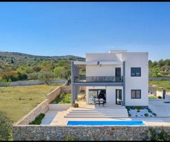 Villa con piscina en venta en Vodice