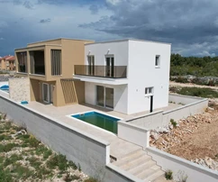 Vodice, Srima - Bliźniak S1 z basenem, 270 m od plaży