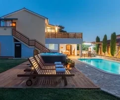 <p>Scopri il fascino dell'Istria, Loborika – Una villa sublime per la serenità della famiglia</p>