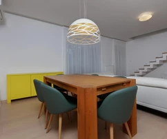 Rijeka, Donja Vežica, appartamento ristrutturato di cinque locali 186 m², due balconi, parcheggio