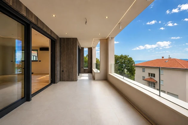 Kostrena, Rožici, exkluzív 200 m²-es penthouse panorámás tengerre néző kilátással