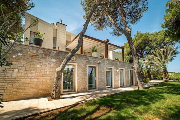 Villa de luxe à vendre à seulement 35 mètres de la mer à Brač en Croatie