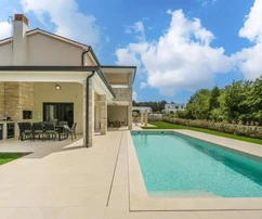 BEAUTIFUL NEW HOUSE NEAR THE CENTRE OF POREČ