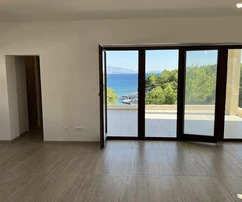 Penthouse in Krk in erster Meereslinie zu verkaufen in Kroatien