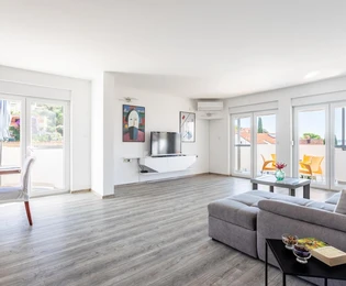 Wielorodzinny budynek na sprzedaż blisko morza w Okrugu w Chorwacji