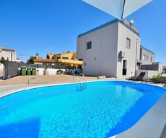 Vodice - Villetta a schiera con terrazza sul tetto, piscina, a 450 m dal centro