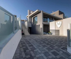 Рогозница, дом с бассейном и видом на море, 352 м²