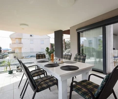 Zadar, Diklo, two-bedroom apartment with garden, jacuzzi and rooftop terrace