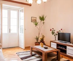 Split, Bačvice, apartamento de dos dormitorios con patio y vista al mar