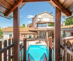 Duplex avec piscine à vendre près de Tinjan en Croatie