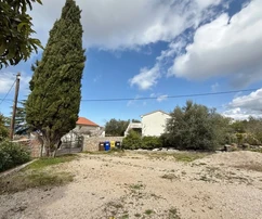 CASA INDEPENDIENTE CON VISTAS AL MAR Y JARDÍN ESPACIOSO, EN UNA ZONA TRANQUILA, A 2000 M DE LA PLAYA.