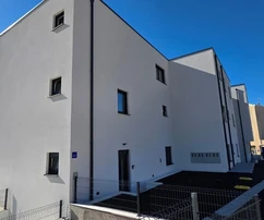 Seget Vranjica, 3-pokojowe mieszkanie 129 m2 z widokiem na morze, nowo wybudowane