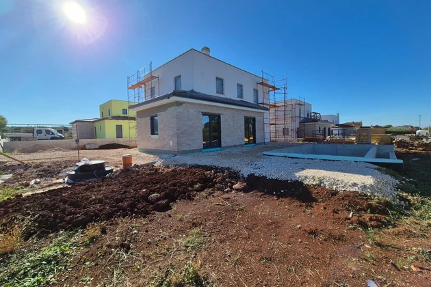 Casa independiente con piscina en venta en Poreč, Croacia