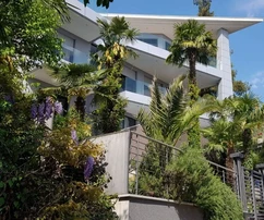 VILLA LUJOSAMENTE AMUEBLADA CON VISTAS AL MAR, EN UNA UBICACIÓN ATRACTIVA!