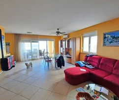 Attraente appartamento duplex con vista mare aperta, in una posizione tranquilla!