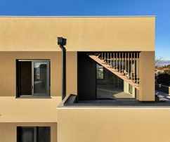Penthouse s střechovou terasou a výhledem na moře