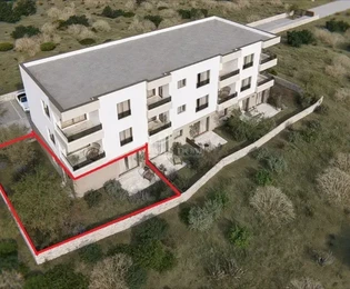 Vodice - PP1, dvě ložnice, přízemí se zahradou