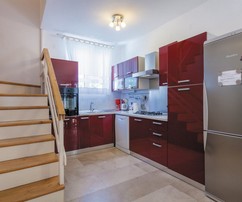 Incantevole casa a Ciovo con piscina e giardino in vendita