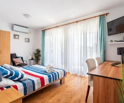 Edificio residencial multifamiliar en venta cerca del mar en Okrug, Croacia