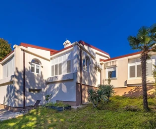 SEMI-DETACHED VILLA WITH SEA VIEW, 450 M FROM THE BEACH!