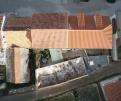 Drvenik Veliki, 2 domy w szeregu z garażem, tawerną i ogrodem, 1. linia brzegowa.