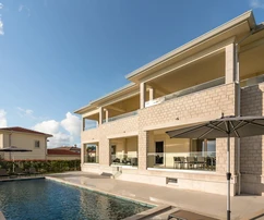 Esclusiva: Villa di lusso con vista panoramica sul mare e sulla città, vicino al centro