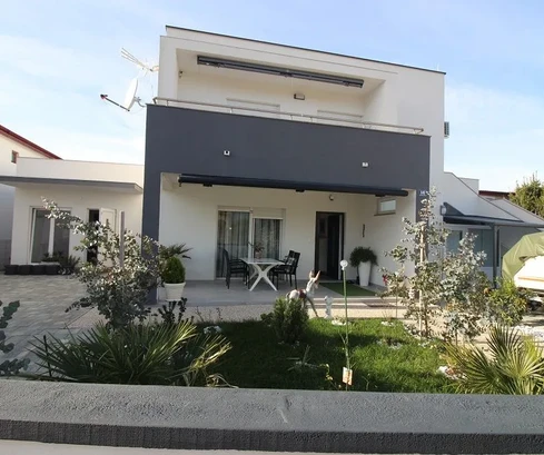 Apartament na parterze z budynkiem pomocniczym