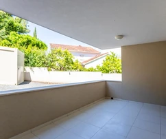 Appartement confortable à vendre en bord de mer à Okrug en Croatie