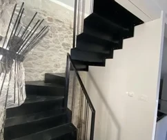 K. Štafilić, casa bifamiliare su due piani di 60 m2, recentemente ristrutturata, a 80 m dal mare, centro