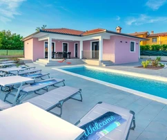 Hermosa casa nueva con piscina, Istria, Labin