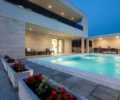 Villa de lujo con piscina - obra nueva en el corazón de Sukošan