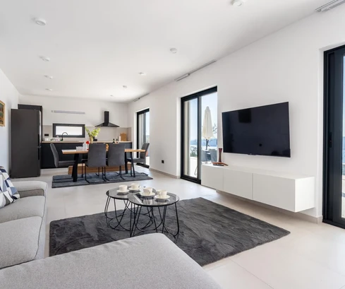 Luxusná vila s bazénom a výhľadom na more na predaj v Chorvátsku