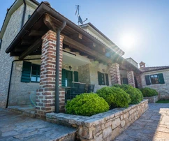 Istria, Poreč: Villa mediterránea de piedra con piscina