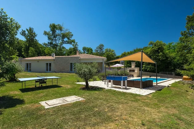 Istria, Kršan: Modern home with pool and privacy