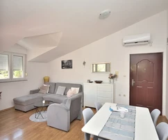 Vodice, Srima - apartamento de una habitación a 400 m de la playa