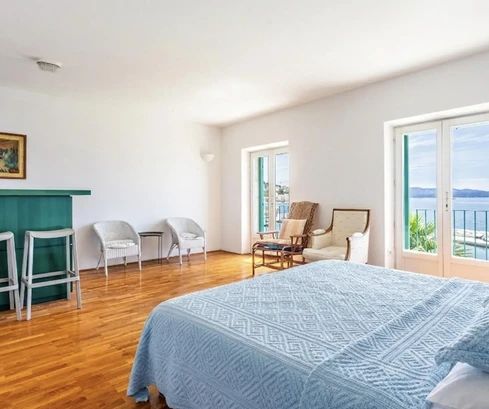 Podgora, první řada u moře, dům na čtyřech patrech s krásným výhledem