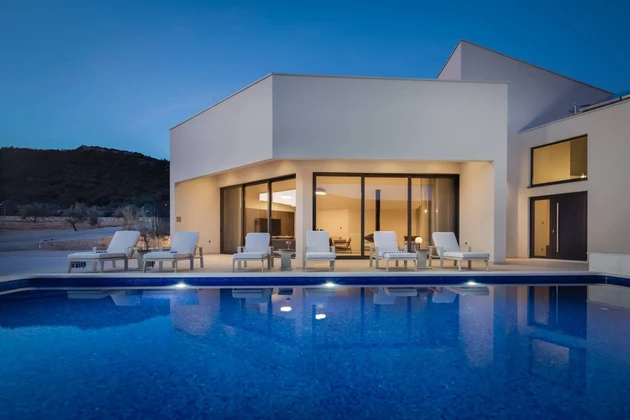 Villa con piscina in vendita a Marina in Croazia