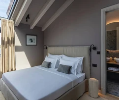 Villa con piscina en venta a solo 50 metros del mar en Slano, Croacia