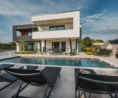 Umag, Istria: Villa moderna con piscina y apartamentos