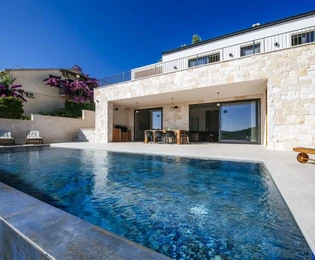 MODERNA VILLA DI LUSSO CON PISCINA INFINITY E VISTA MARE!