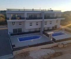 Čiovo, Dzielnica G, luksusowo umeblowane 3-pokojowe mieszkanie 125 m2, duży taras, basen