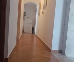 Due appartamenti in una casa con giardino disponibili