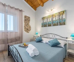 Villa con piscina e ampio terreno in vendita in Croazia