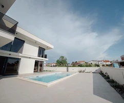 Villa di lusso in vendita a Privlaka a pochi passi dal mare in Croazia