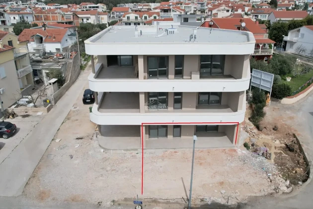 Vodice – Luxus S2-es apartman kerttel, mindössze 50 m-re a strandtól