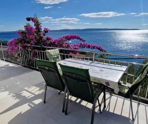 Čiovo, Okrug G. casa indipendente di 224 m2, seconda fila dal mare, vista mare